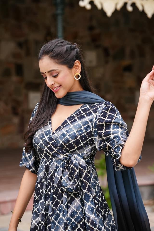 Raghavi Élégance Kurta Palazzo Set
