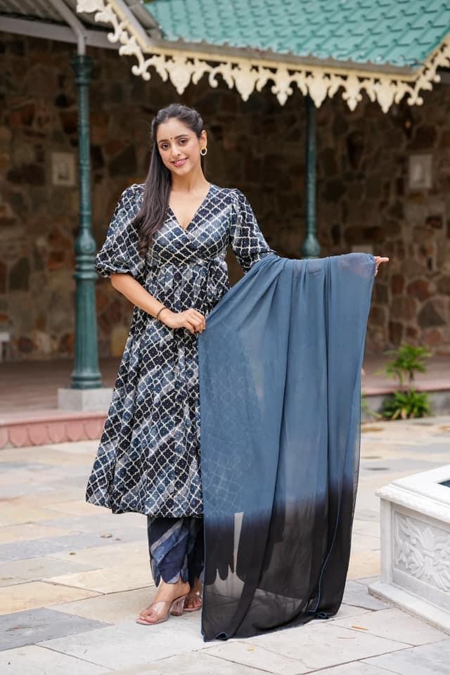 Raghavi Élégance Kurta Palazzo Set