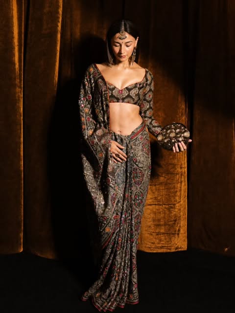 Noir Éclat Crystal Saree