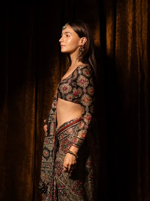 Noir Éclat Crystal Saree