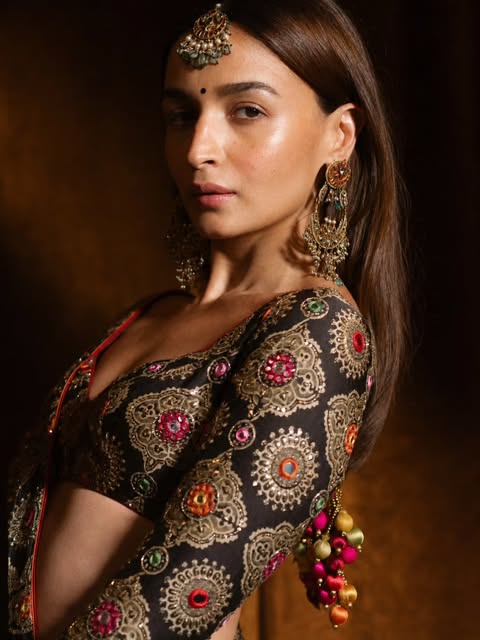 Noir Éclat Crystal Saree